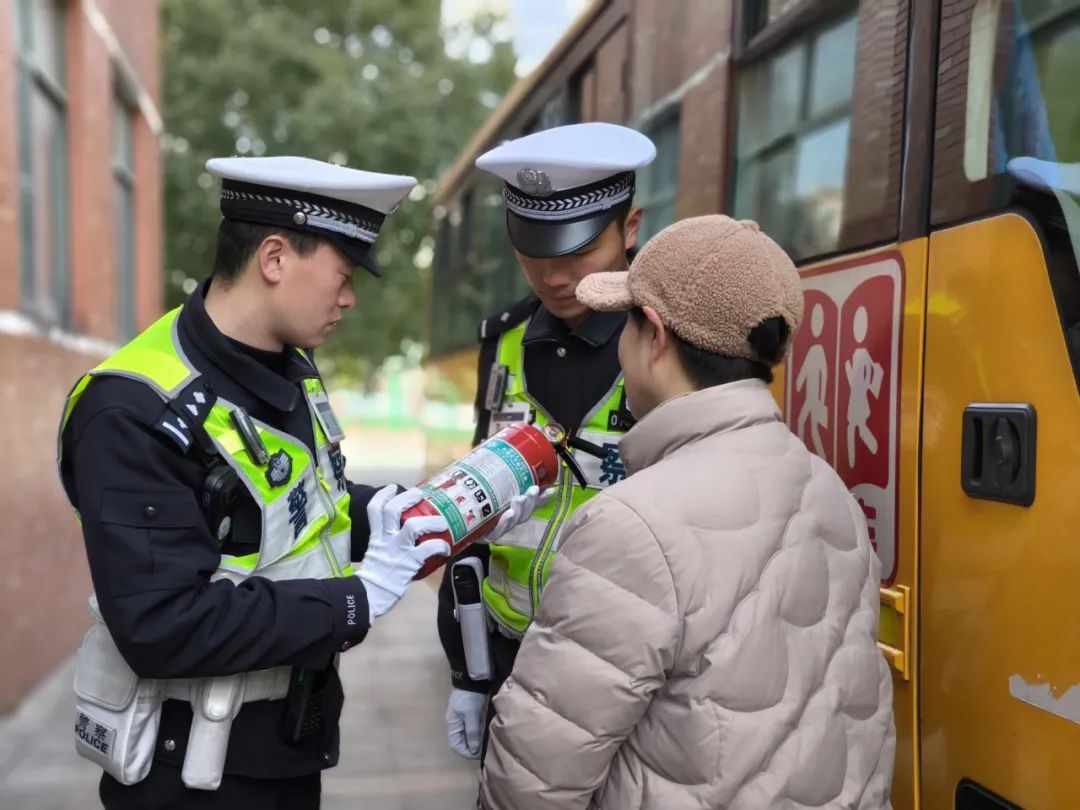 【金彩 安全】擰緊校車“安全閥” 筑牢學生“平安路”——金獅小學開展校車安全教育系列活動 【金彩 安全】擰緊校車“安全閥” 筑牢學生“平安路”——金獅小學開展校車安全教育系列活動