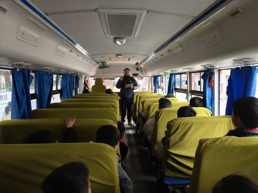 【金彩 安全】擰緊校車“安全閥” 筑牢學生“平安路”——金獅小學開展校車安全教育系列活動 【金彩 安全】擰緊校車“安全閥” 筑牢學生“平安路”——金獅小學開展校車安全教育系列活動