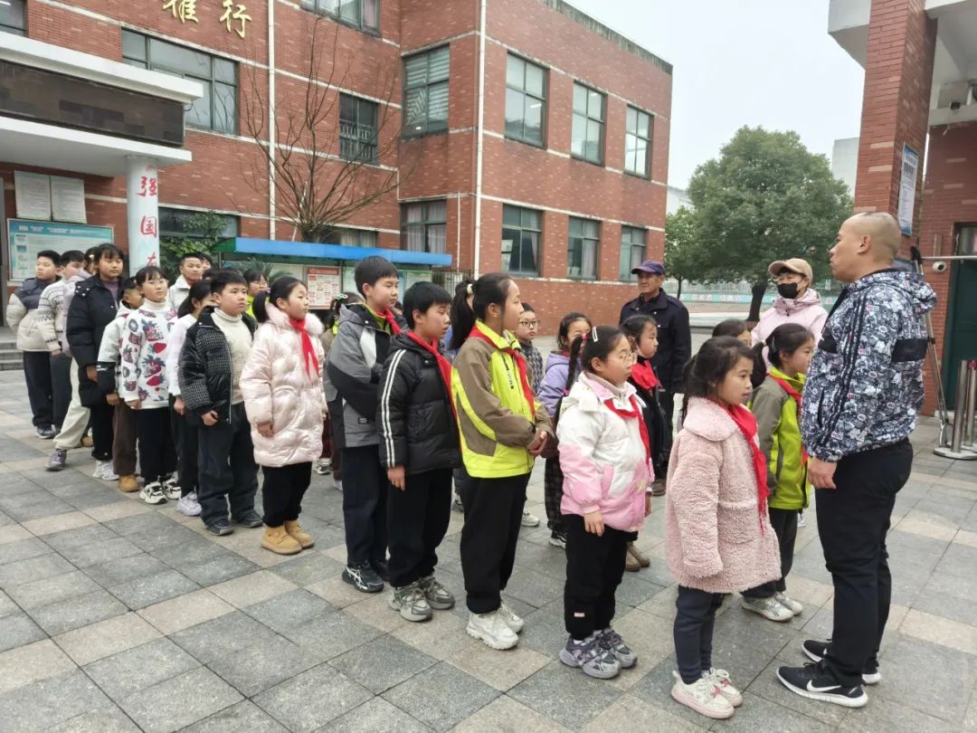 【金彩 安全】擰緊校車“安全閥” 筑牢學生“平安路”——金獅小學開展校車安全教育系列活動 【金彩 安全】擰緊校車“安全閥” 筑牢學生“平安路”——金獅小學開展校車安全教育系列活動