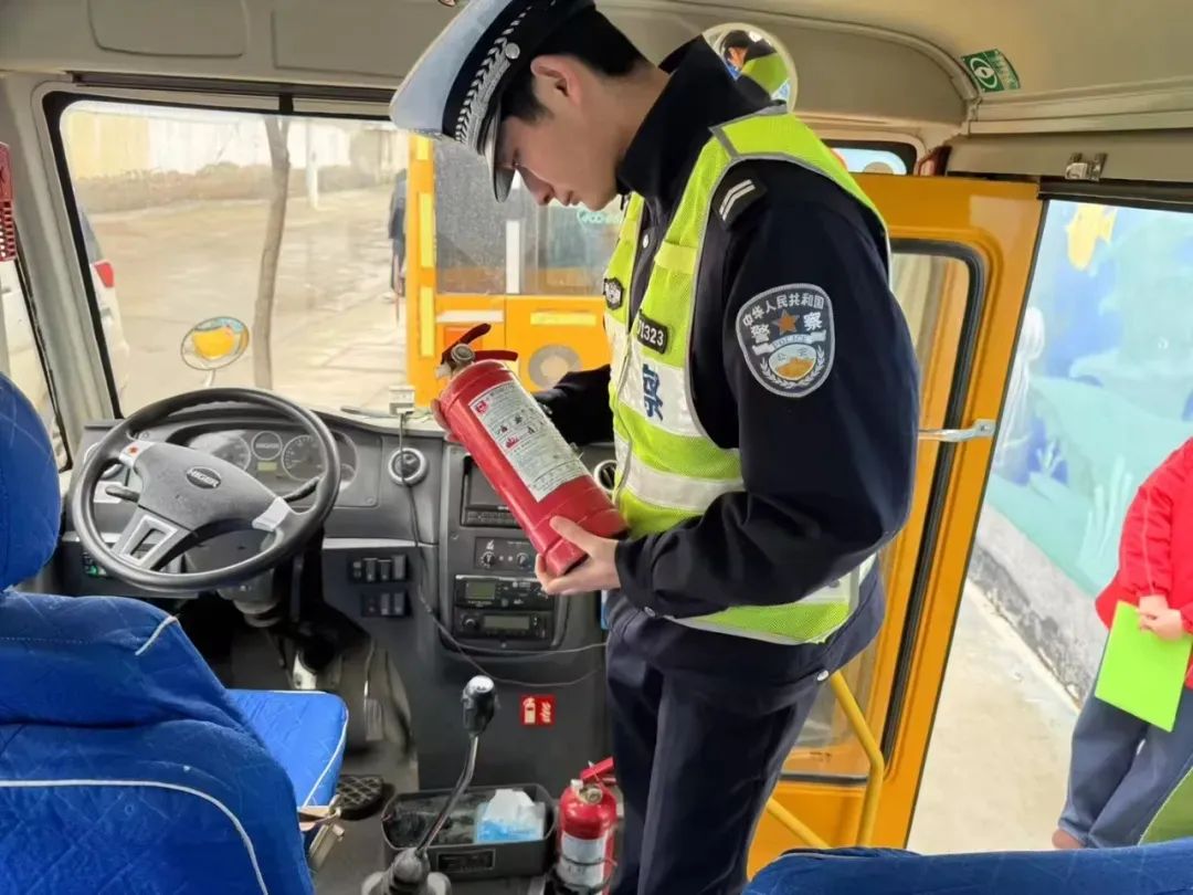 許昌公安:將安全“置頂” 為“平安”把關! 許昌公安:將安全“置頂” 為“平安”把關!