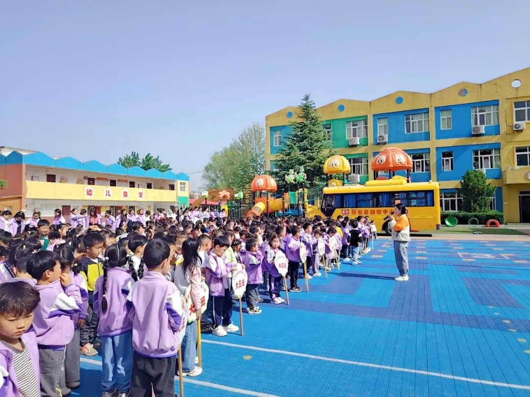 【校園安全】與“愛”同路 安全“童”行——新安縣第四實(shí)驗(yàn)幼兒園校車安全演練活動 【校園安全】與“愛”同路 安全“童”行——新安縣第四實(shí)驗(yàn)幼兒園校車安全演練活動