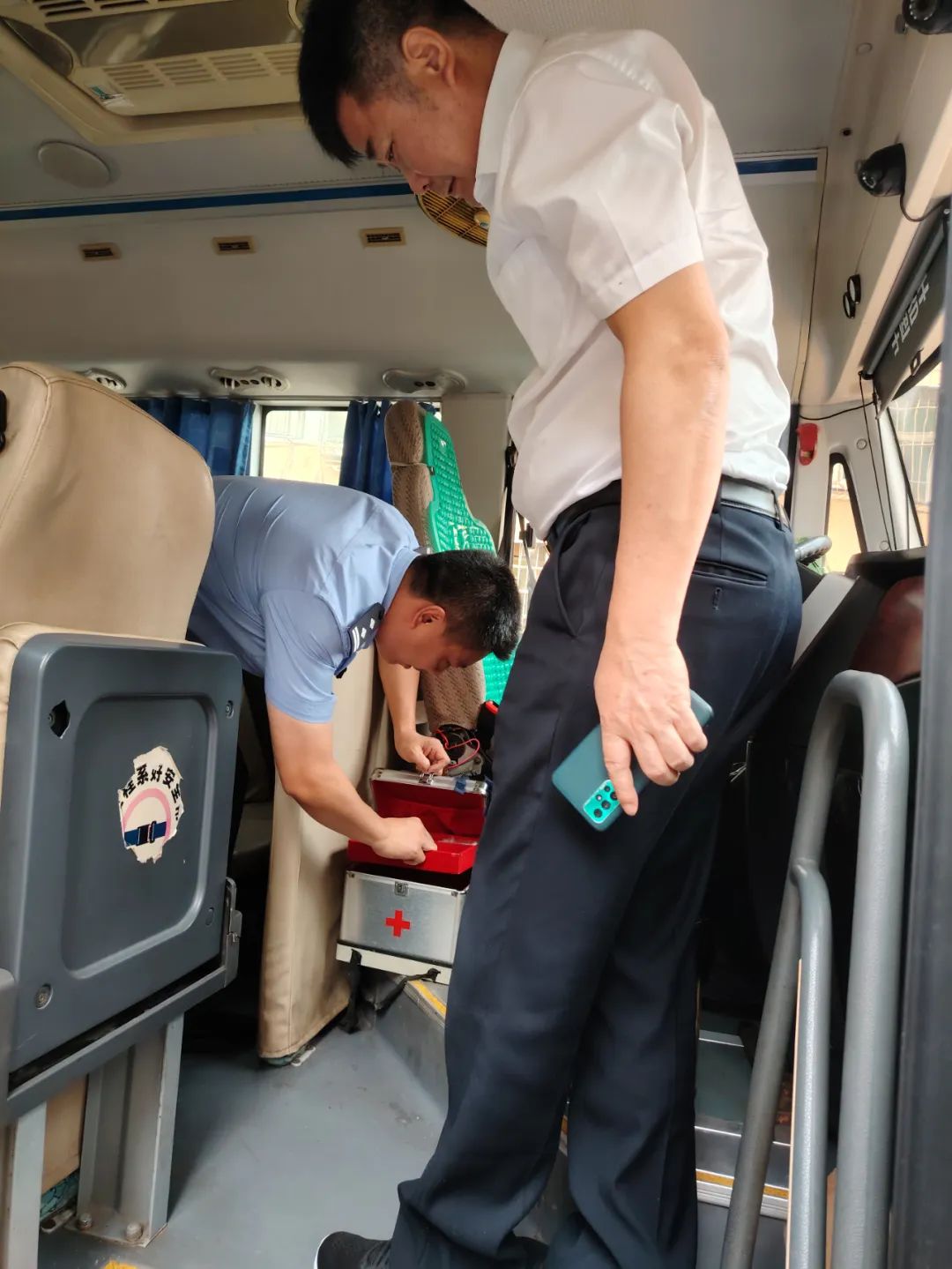 新建區校園安全專業委員會集中開展校車安全專項檢查/ 圖片