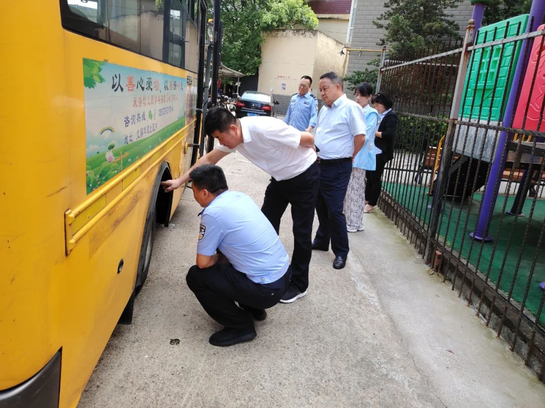 新建區校園安全專業委員會集中開展校車安全專項檢查/ 圖片