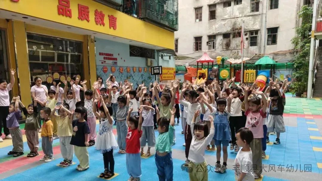 安全啟程,快樂抵達(dá)!豐順大風(fēng)車幼兒園校車服務(wù)來啦! 圖片