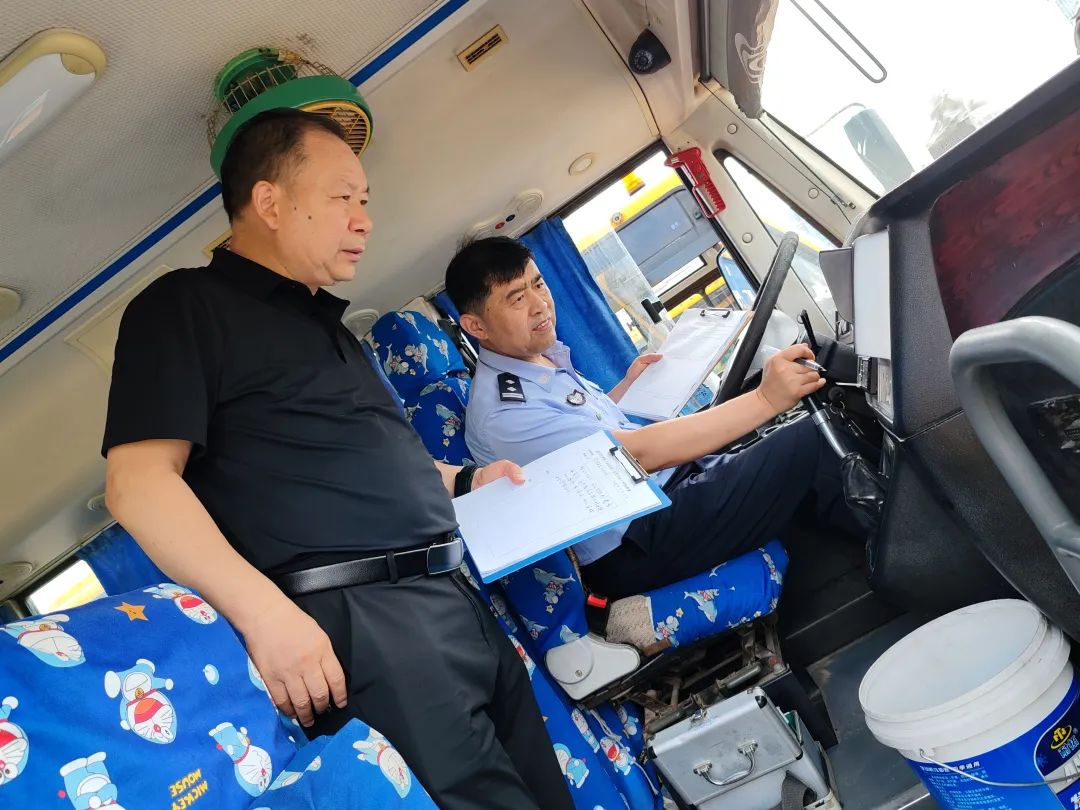 交通秩序暢通服務(wù)大提升夏季行動丨學(xué)生放暑假 交通安全不放假 交通秩序暢通服務(wù)大提升夏季行動丨學(xué)生放暑假 交通安全不放假