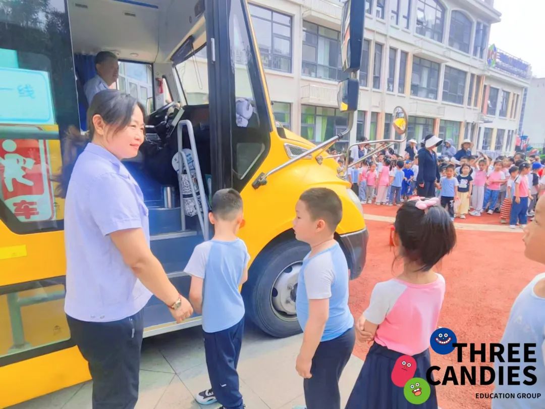 【校園安全】安全乘校車，平安伴我行——三顆糖御景新苑幼兒園校車安全應急演練