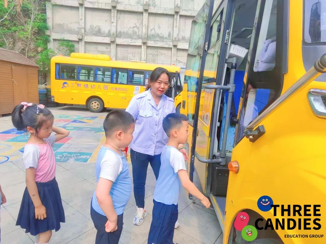【校園安全】安全乘校車，平安伴我行——三顆糖御景新苑幼兒園校車安全應急演練