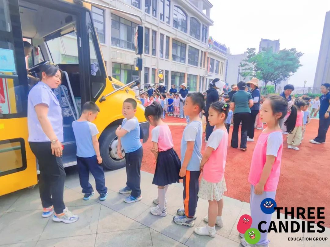 【校園安全】安全乘校車，平安伴我行——三顆糖御景新苑幼兒園校車安全應急演練