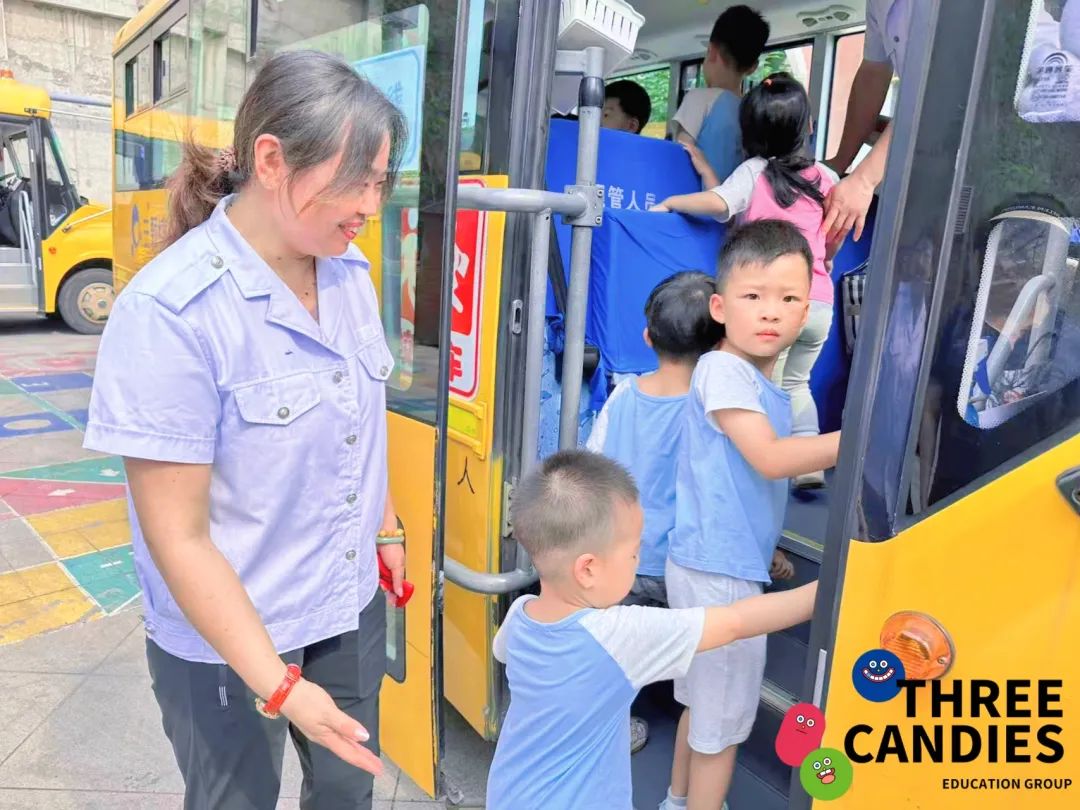 【校園安全】安全乘校車，平安伴我行——三顆糖御景新苑幼兒園校車安全應急演練