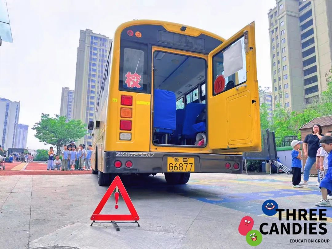 【校園安全】安全乘校車，平安伴我行——三顆糖御景新苑幼兒園校車安全應急演練