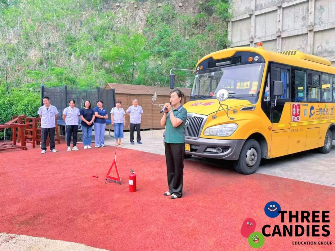 【校園安全】安全乘校車，平安伴我行——三顆糖御景新苑幼兒園校車安全應急演練