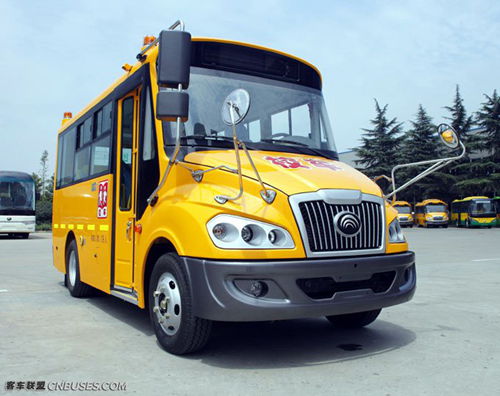 開學季來臨 超窄車身“小鋼俠”保障學童安全到家