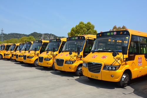 摸石頭過(guò)河 海格助力校車(chē)發(fā)展打造麗汽新品牌 摸石頭過(guò)河 海格助力校車(chē)發(fā)展打造麗汽新品牌