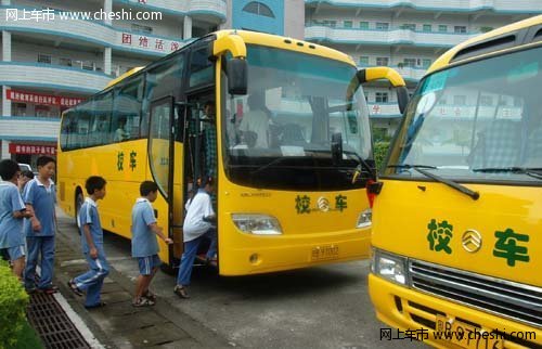 校車司機和校車運營資金或將成為影響校車發展的主因/ 學生面臨無校車可坐 沒人愿當校車司機
