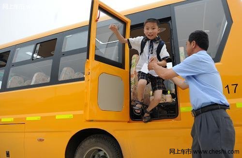 校車司機和校車運營資金或將成為影響校車發展的主因/ 學生面臨無校車可坐 沒人愿當校車司機