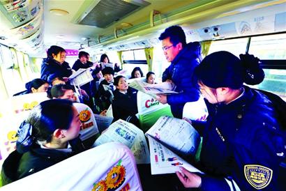 “晚報(bào)進(jìn)校車 墨香伴溫馨”啟動(dòng) “晚報(bào)進(jìn)校車 墨香伴溫馨”啟動(dòng)