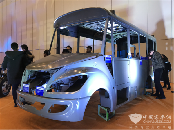 為學童撐起安全保護傘 宇通第三代校車為愛出發