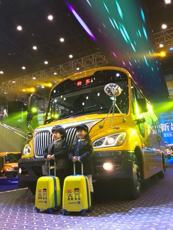 再樹校車安全智能新標(biāo)桿 宇通第三代校車重磅發(fā)布