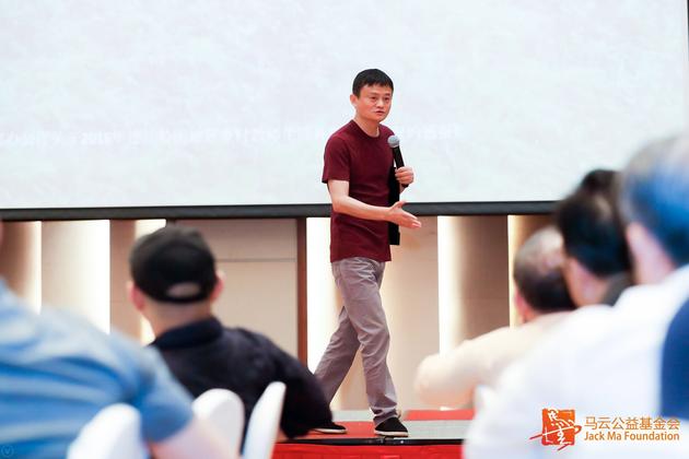 馬云談鄉(xiāng)村教育:推動(dòng)寄宿制 邀企業(yè)家做校舍校車(chē)計(jì)劃