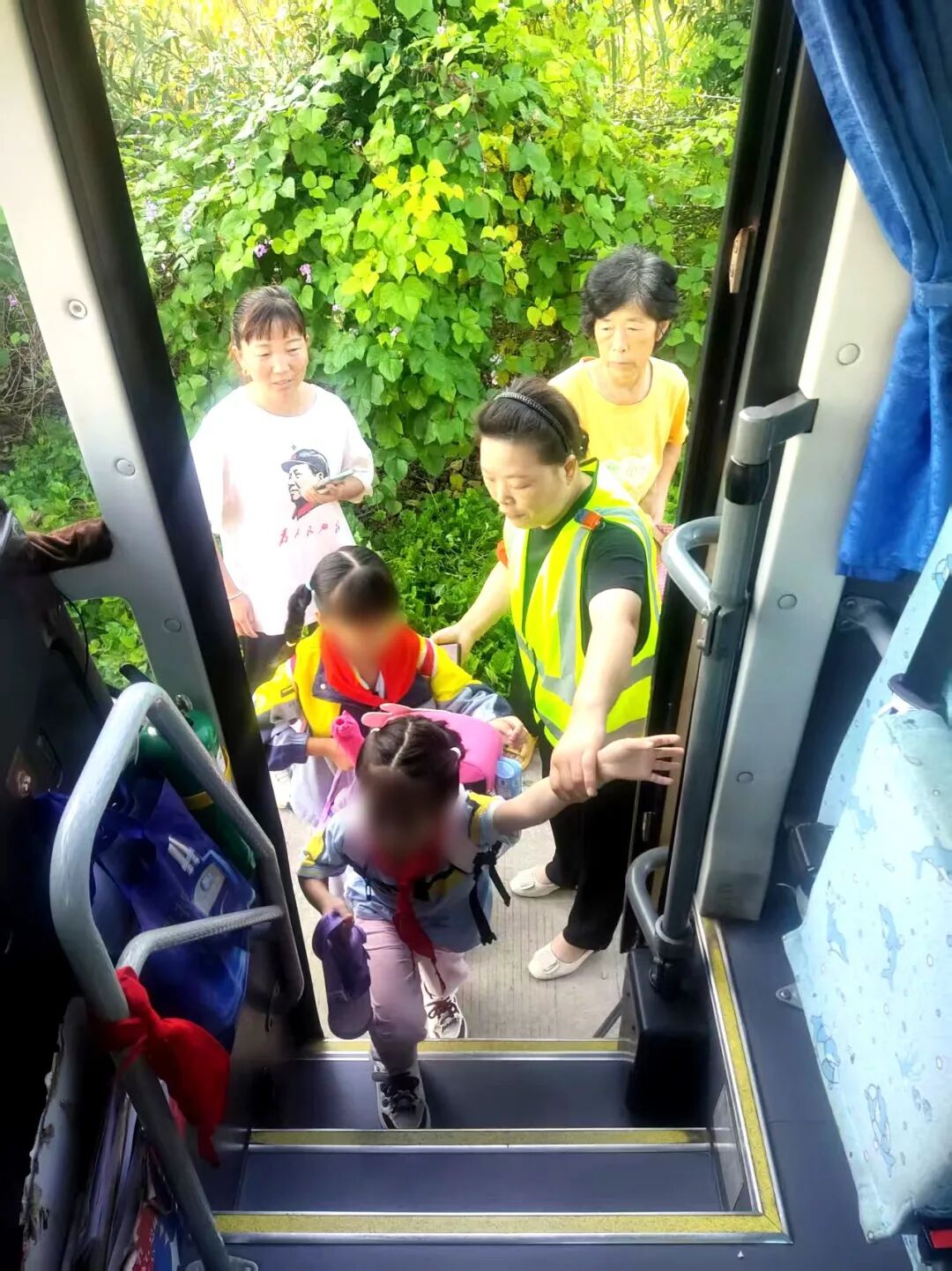 暖心!大豐校車為愛(ài)改線 暖心!大豐校車為愛(ài)改線