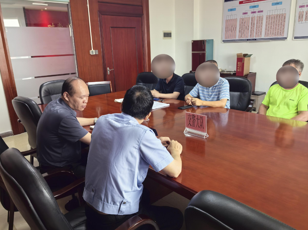 頂風作案！“過期”校車偷摸上路接送學生，東莞交警：罰款2萬元…