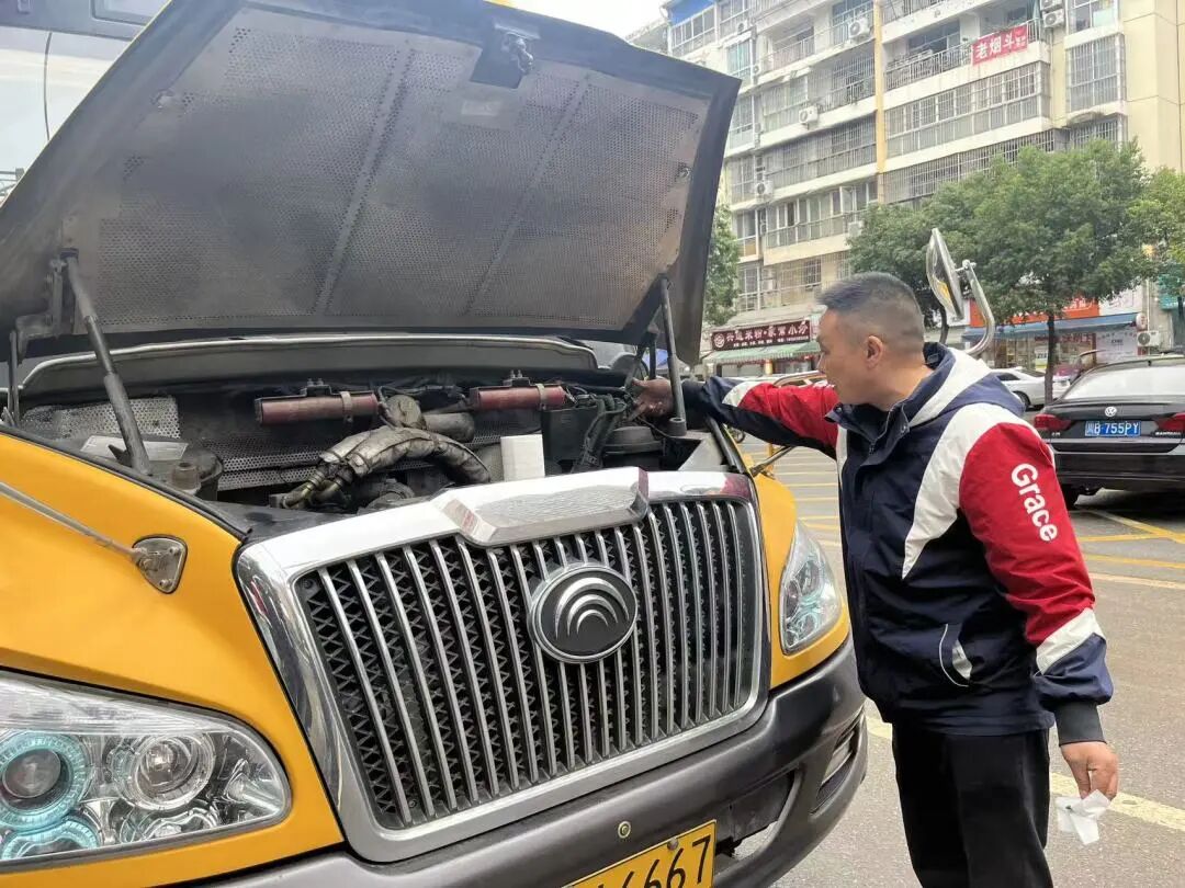 平安乘車 安全“童”行——射洪七幼校車安全應急演練 平安乘車 安全“童”行——射洪七幼校車安全應急演練