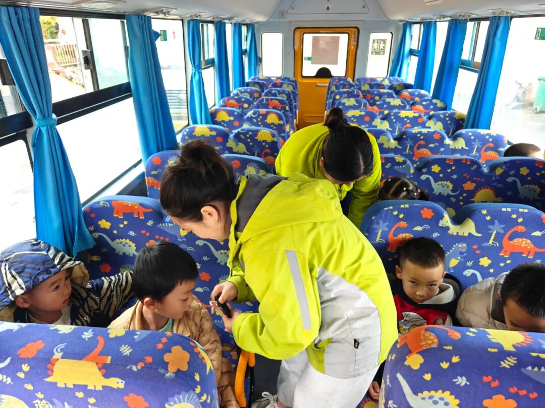 【校車安全】安全“童”行--仁懷市城北幼兒園開展校車消防安全演練活動 【校車安全】安全“童”行--仁懷市城北幼兒園開展校車消防安全演練活動