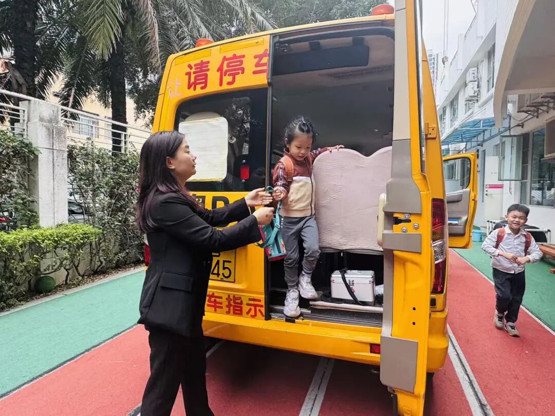 【校園快訊】安全常識我知道——校車疏散演練 【校園快訊】安全常識我知道——校車疏散演練