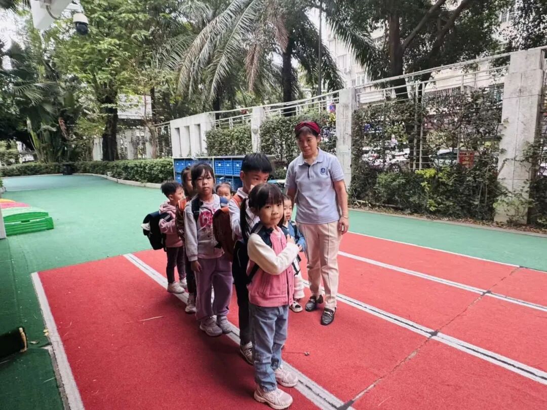 【校園快訊】安全常識我知道——校車疏散演練 【校園快訊】安全常識我知道——校車疏散演練