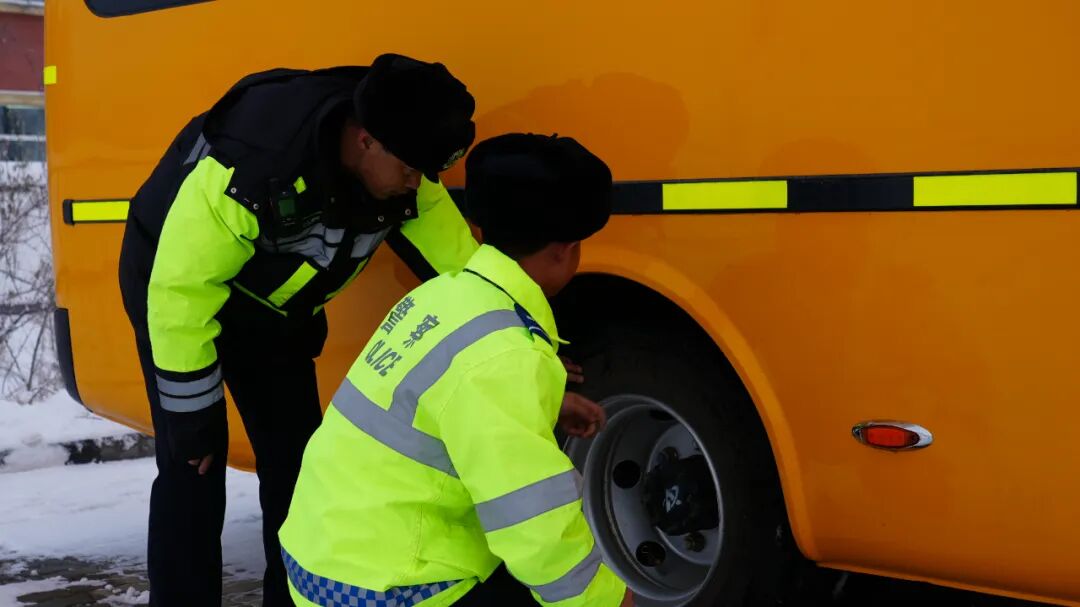 奇臺縣強化冬季校車保障 護航學子平安出行 圖片