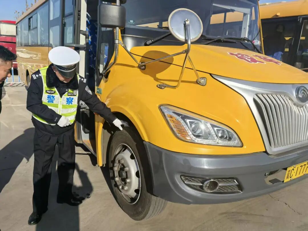筑牢冬日安全線 校車體檢保平安 | 冬季行動 筑牢冬日安全線 校車體檢保平安 | 冬季行動