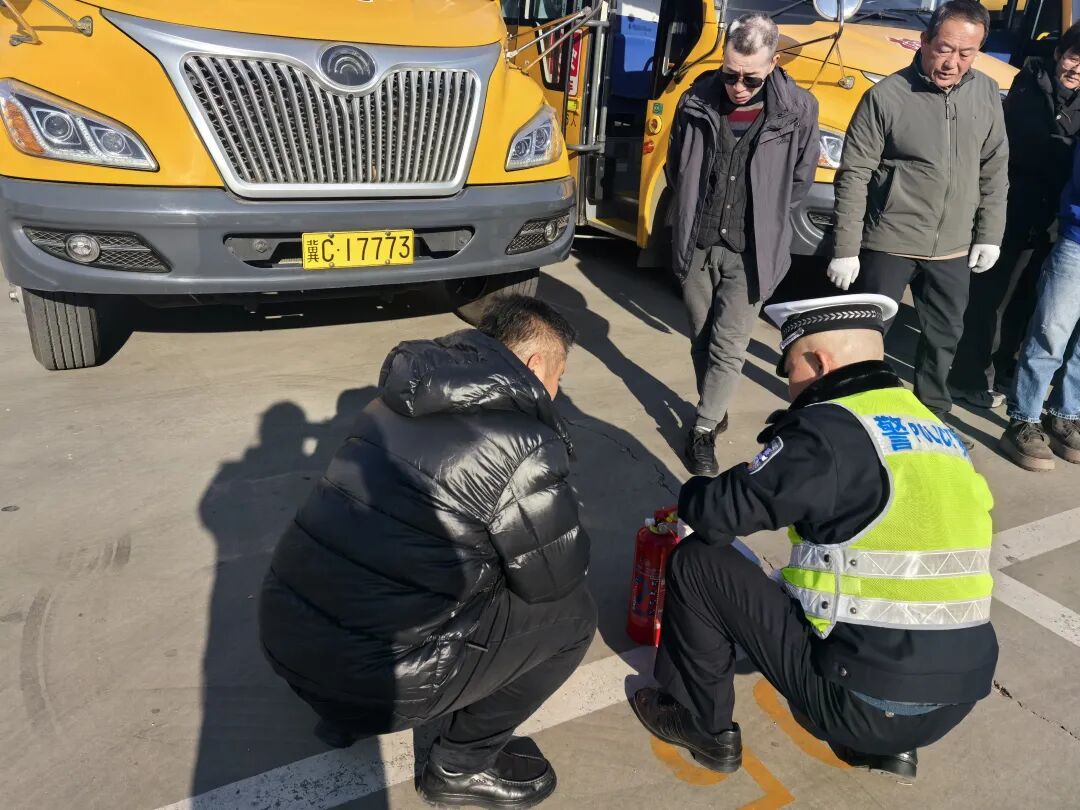 筑牢冬日安全線 校車體檢保平安 | 冬季行動 筑牢冬日安全線 校車體檢保平安 | 冬季行動