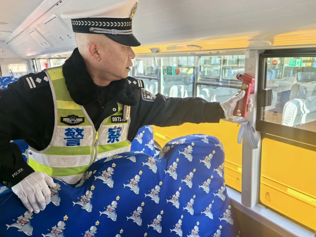 筑牢冬日安全線 校車體檢保平安 | 冬季行動 筑牢冬日安全線 校車體檢保平安 | 冬季行動
