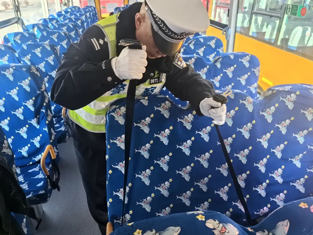 筑牢冬日安全線 校車體檢保平安 | 冬季行動 筑牢冬日安全線 校車體檢保平安 | 冬季行動