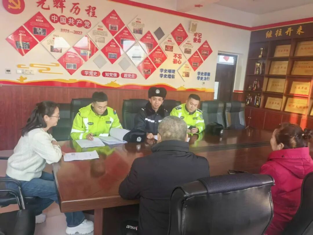 筑牢校園交通安全防線 四平交警開(kāi)展校車及涉校車輛專項(xiàng)整治行動(dòng)