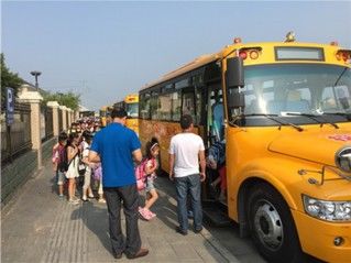 校車有剛需 運營卻難上加難 校車有剛需 運營卻難上加難