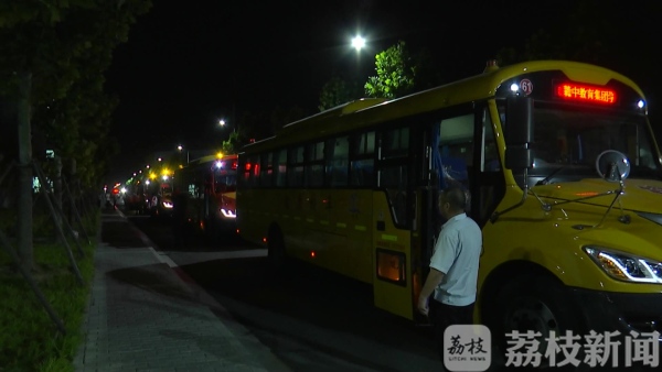 確保學(xué)生安全出行 贛榆打造“零補(bǔ)貼”校車(chē)模式 確保學(xué)生安全出行 贛榆打造“零補(bǔ)貼”校車(chē)模式