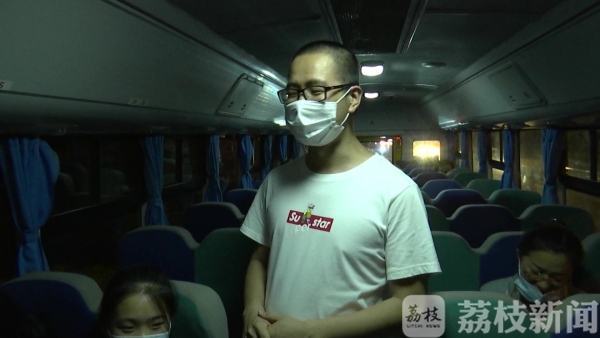 確保學(xué)生安全出行 贛榆打造“零補(bǔ)貼”校車(chē)模式 確保學(xué)生安全出行 贛榆打造“零補(bǔ)貼”校車(chē)模式