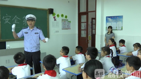 確保學(xué)生安全出行 贛榆打造“零補(bǔ)貼”校車(chē)模式 確保學(xué)生安全出行 贛榆打造“零補(bǔ)貼”校車(chē)模式