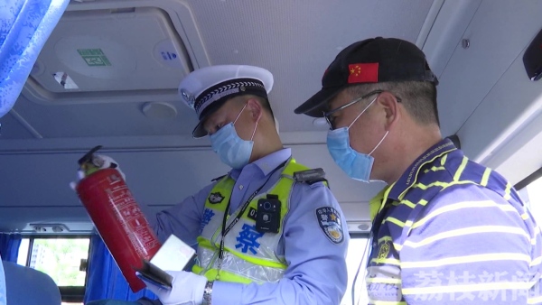 確保學(xué)生安全出行 贛榆打造“零補(bǔ)貼”校車(chē)模式 確保學(xué)生安全出行 贛榆打造“零補(bǔ)貼”校車(chē)模式