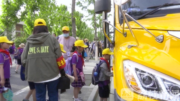 確保學(xué)生安全出行 贛榆打造“零補(bǔ)貼”校車(chē)模式 確保學(xué)生安全出行 贛榆打造“零補(bǔ)貼”校車(chē)模式