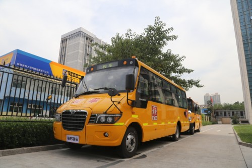 海格客車與閻良合力打造校車運營典范/ \