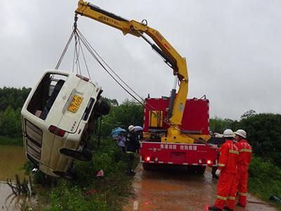 廣西黑校車翻車案民事賠償宣判:被判天價賠償 廣西黑校車翻車案民事賠償宣判:被判天價賠償