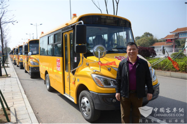 湖南省長沙市“雷鋒校車”模式解析 湖南省長沙市“雷鋒校車”模式解析