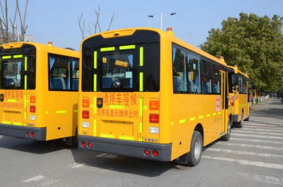 高品質(zhì)校車織錦 規(guī)范化管理添花——“雷鋒校車”模式解析 高品質(zhì)校車織錦 規(guī)范化管理添花——“雷鋒校車”模式解析