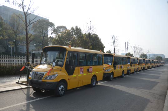 高品質(zhì)校車織錦 規(guī)范化管理添花——“雷鋒校車”模式解析 高品質(zhì)校車織錦 規(guī)范化管理添花——“雷鋒校車”模式解析